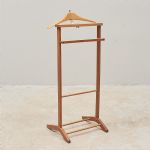1572 8440 VALET STAND